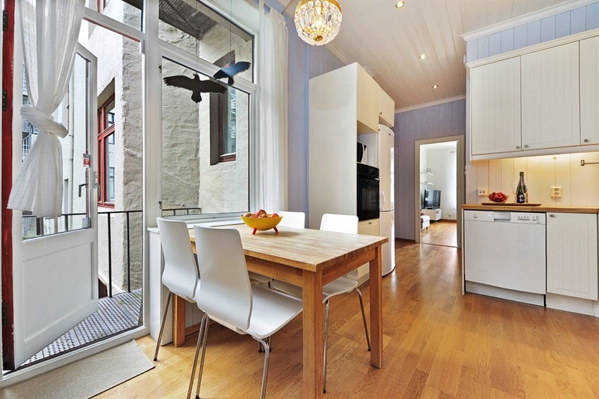 Fra kjøkkenet er det utgang til balkong Galleribilde