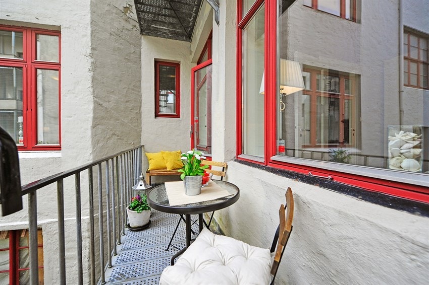 Koselig balkong med utgang fra kjøkken Galleribilde