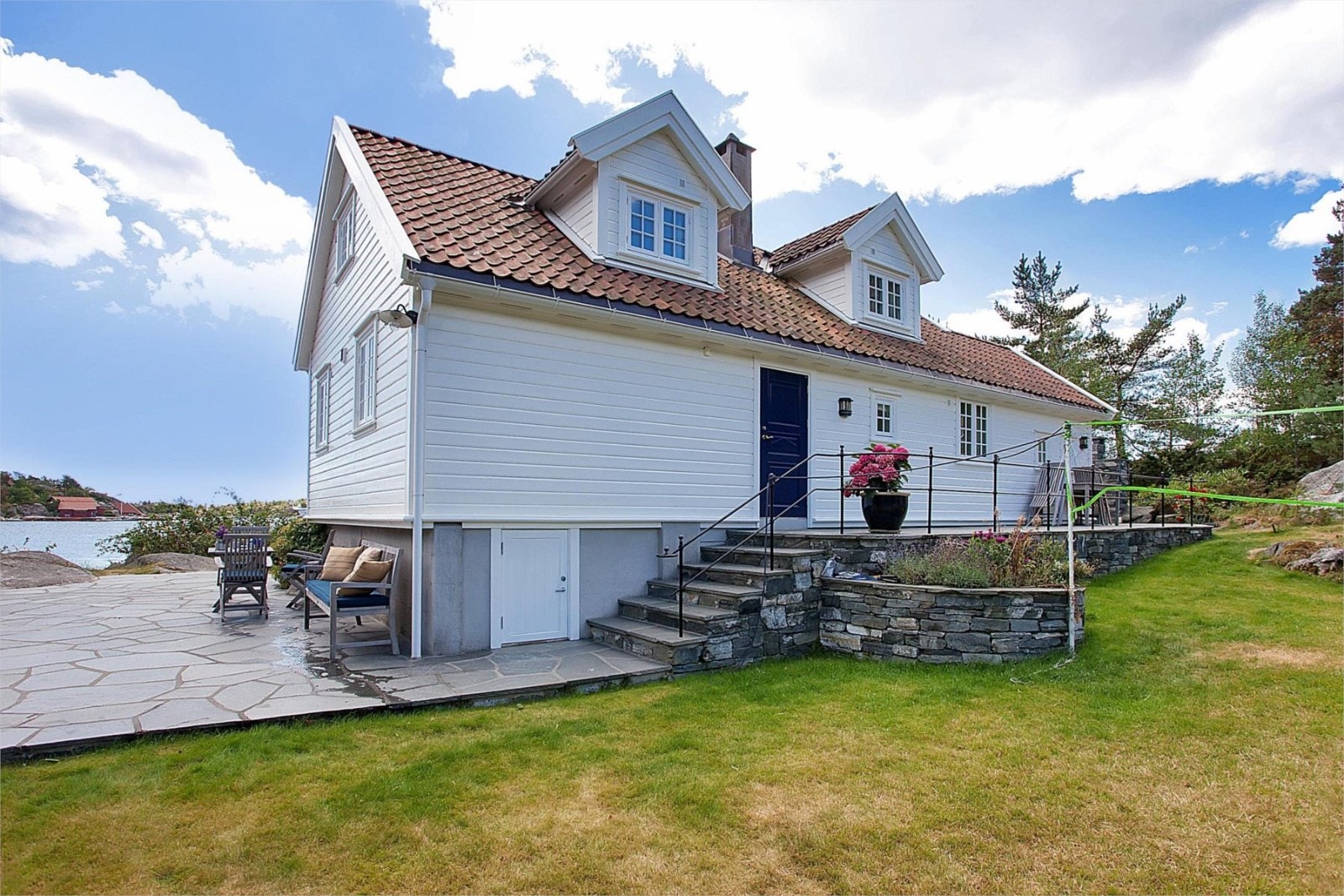 Bilde fra baksiden på hytten. Galleribilde