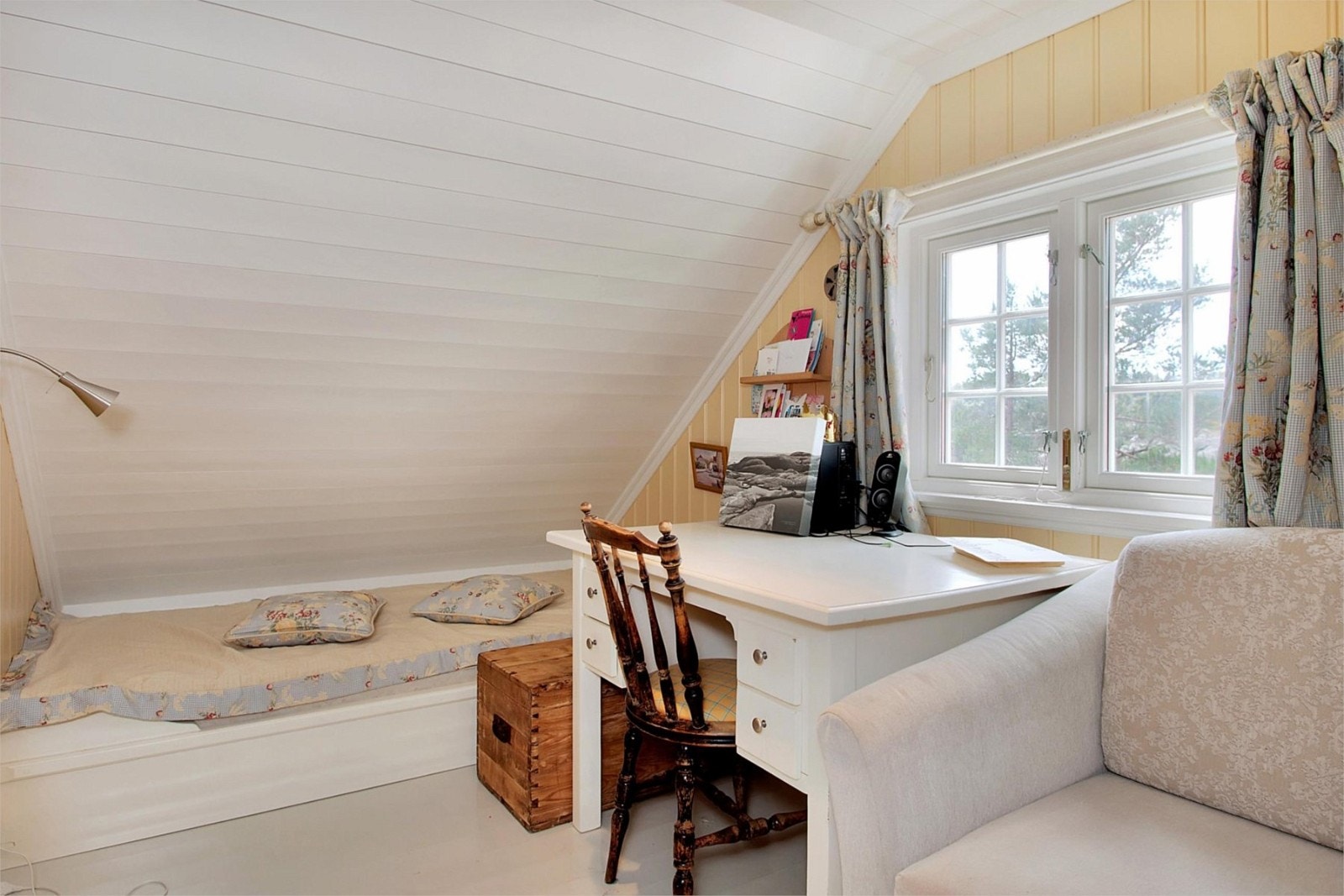 Fra rom i loftsetasjen i hytten Galleribilde