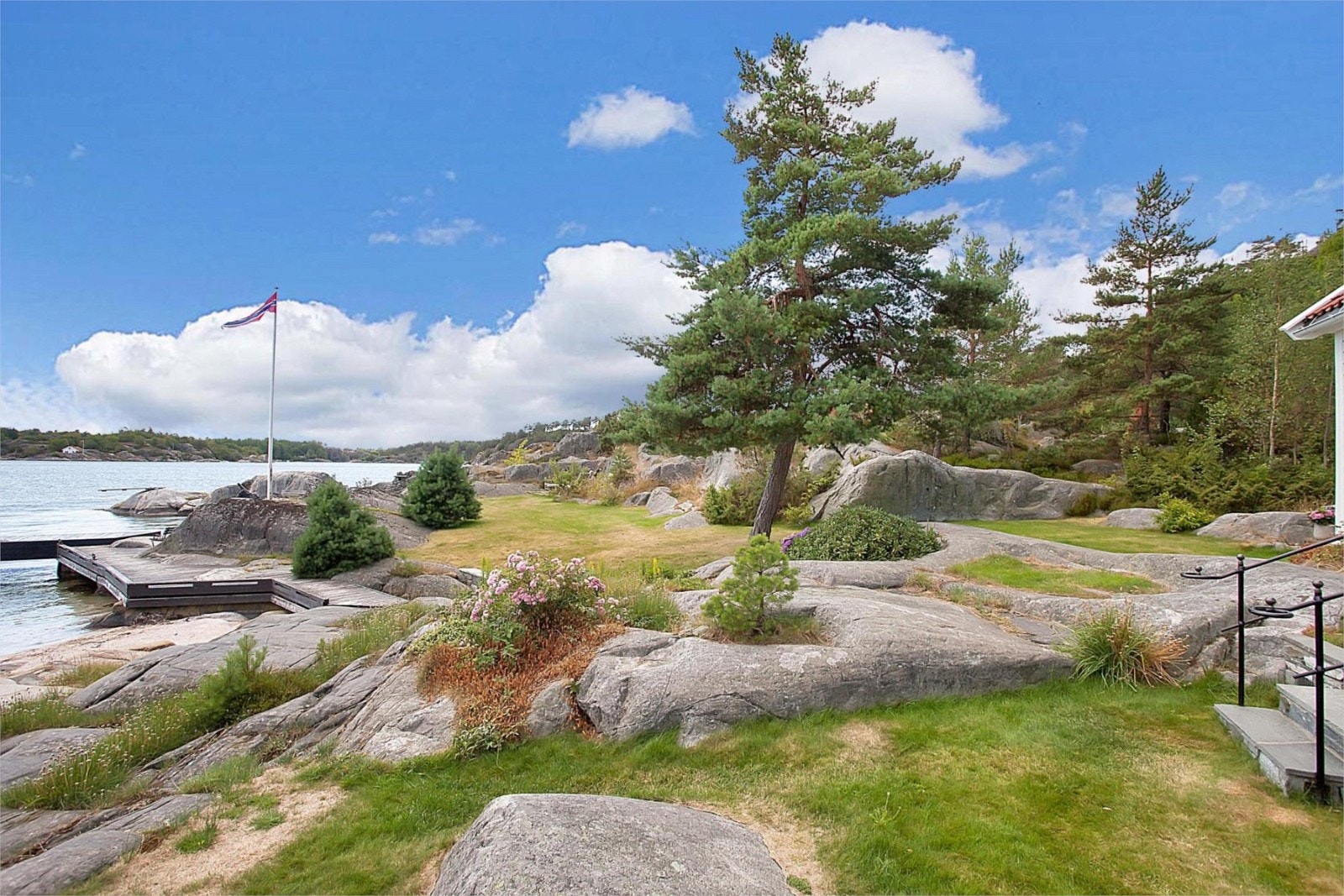 Flott opparbeidet hageanlegg Galleribilde