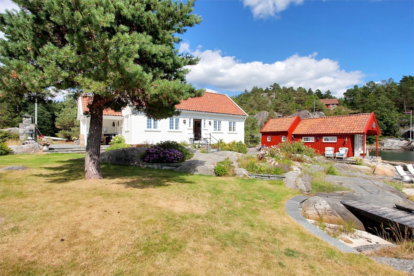 Meget pent opparbeidet hageanlegg Galleribilde