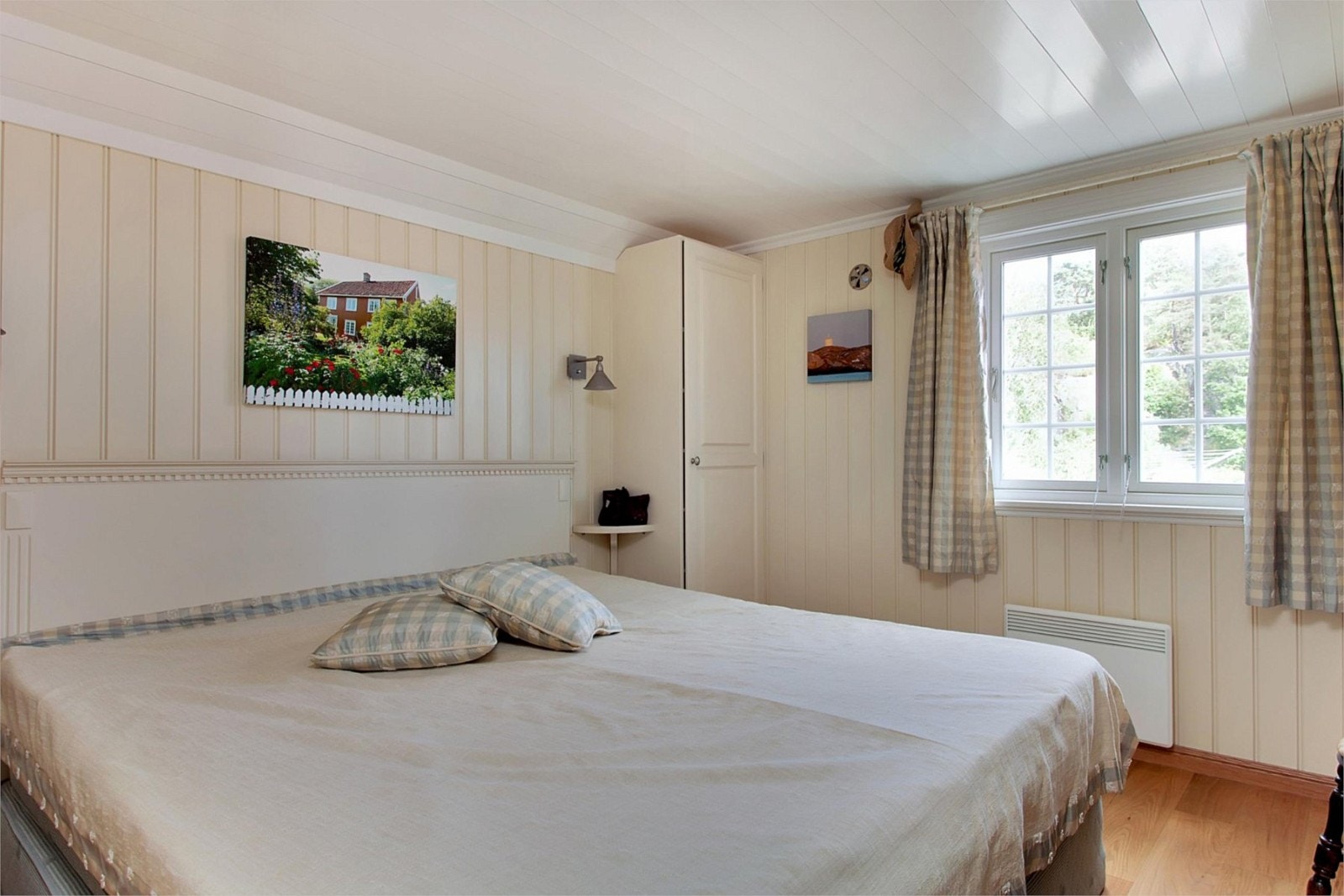 Fra soverom 1.etg. i hytten Galleribilde