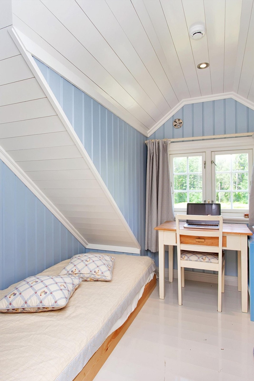 Fra rom i loftsetasjen i hytten Galleribilde