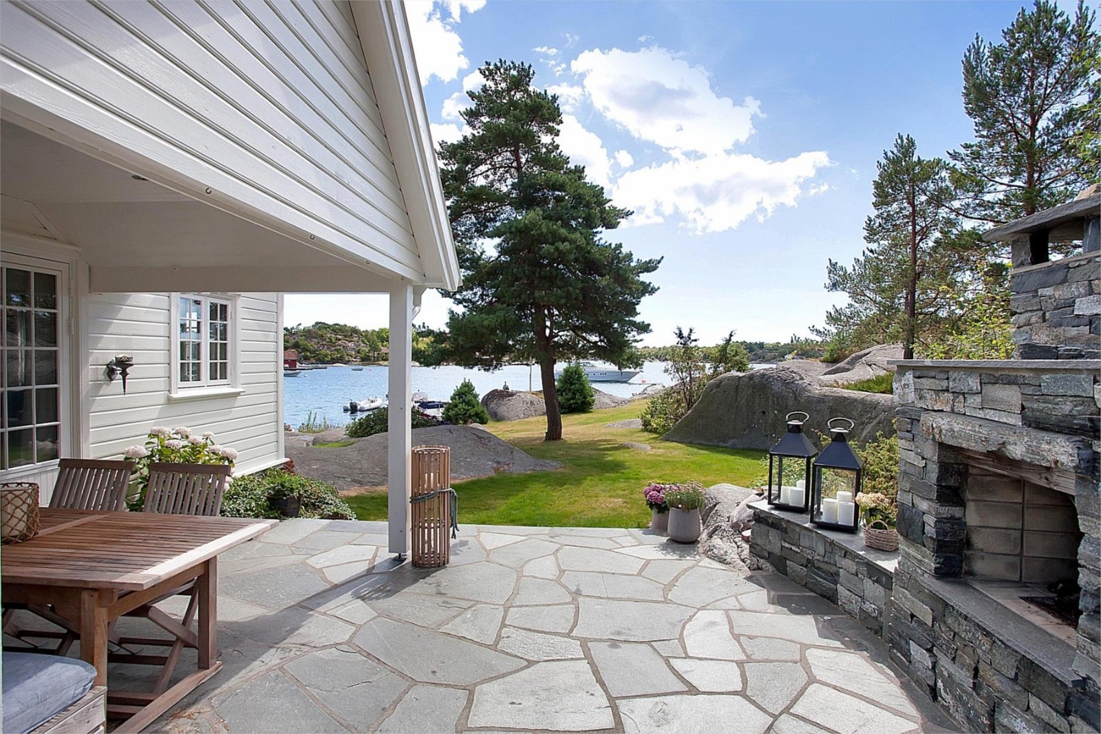 Fra hagestuen med utepeis Galleribilde