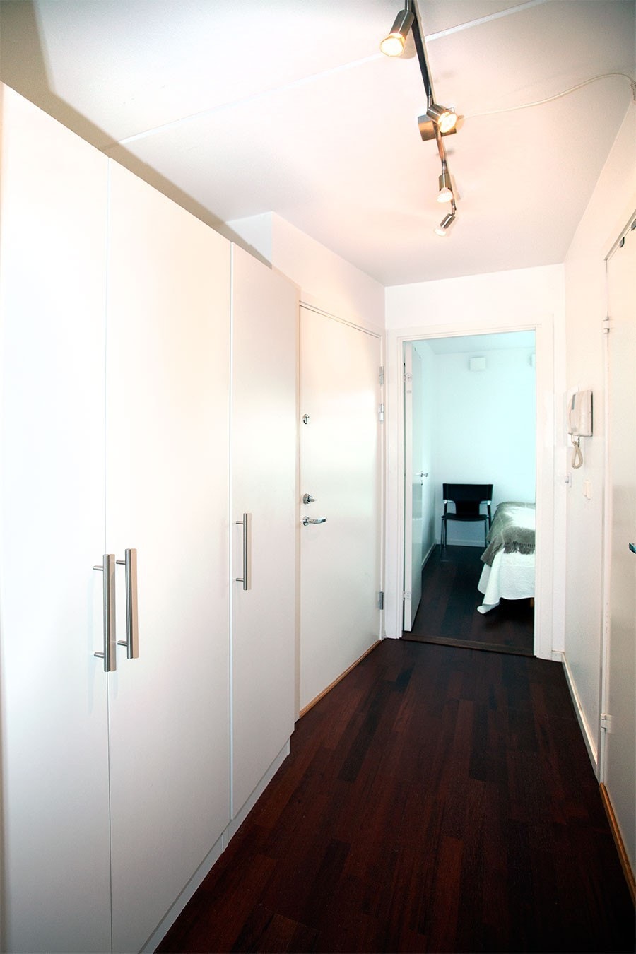 Inngangsparti m garderobe med god plass Galleribilde