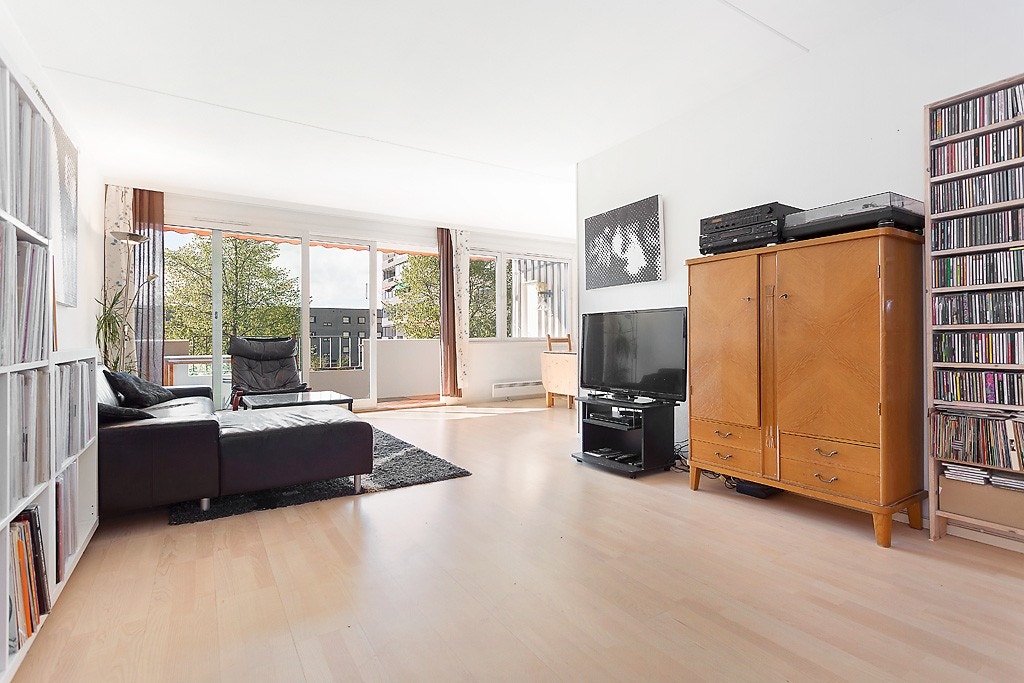 Stue i lyse og delikate farger. Galleribilde