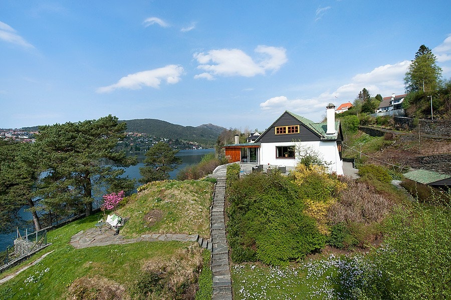 Fasade, hage og utsikt Galleribilde