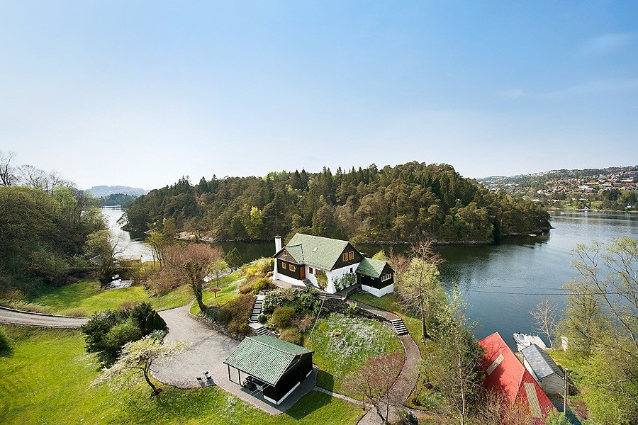 Fasade og oversikt over eiendommen Galleribilde