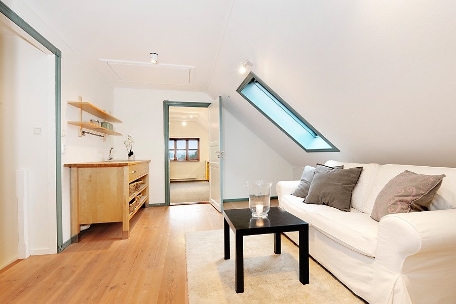 Stue med kjøkkeninnredning i 2. etasje Galleribilde