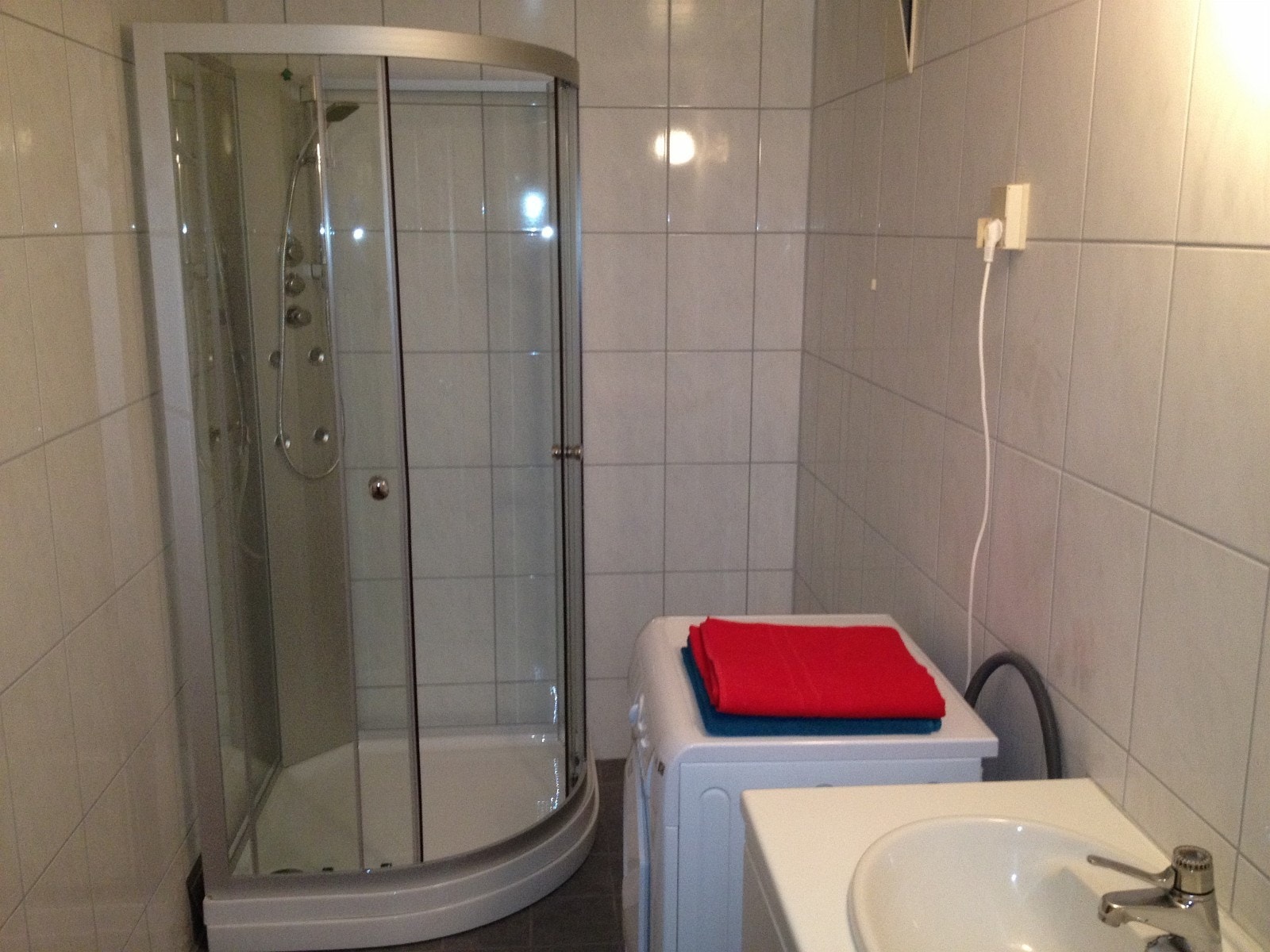 Nytt bad m. v-maskin/tørketrommel, dusj Galleribilde