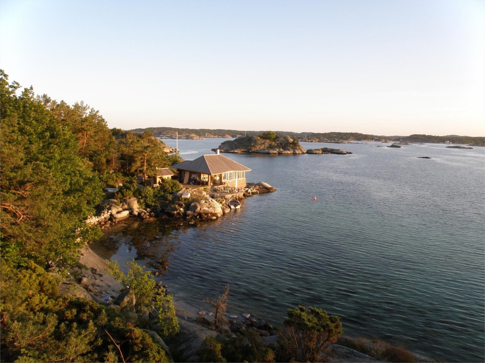 Bilde av eiendommen og del av bukten Galleribilde