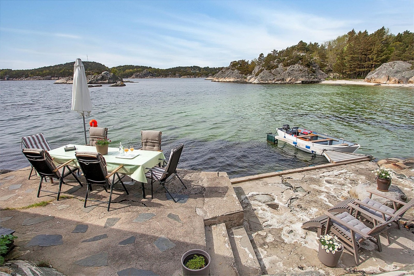 Fra bryggeanlegget hvor man kan dekke langbord Galleribilde