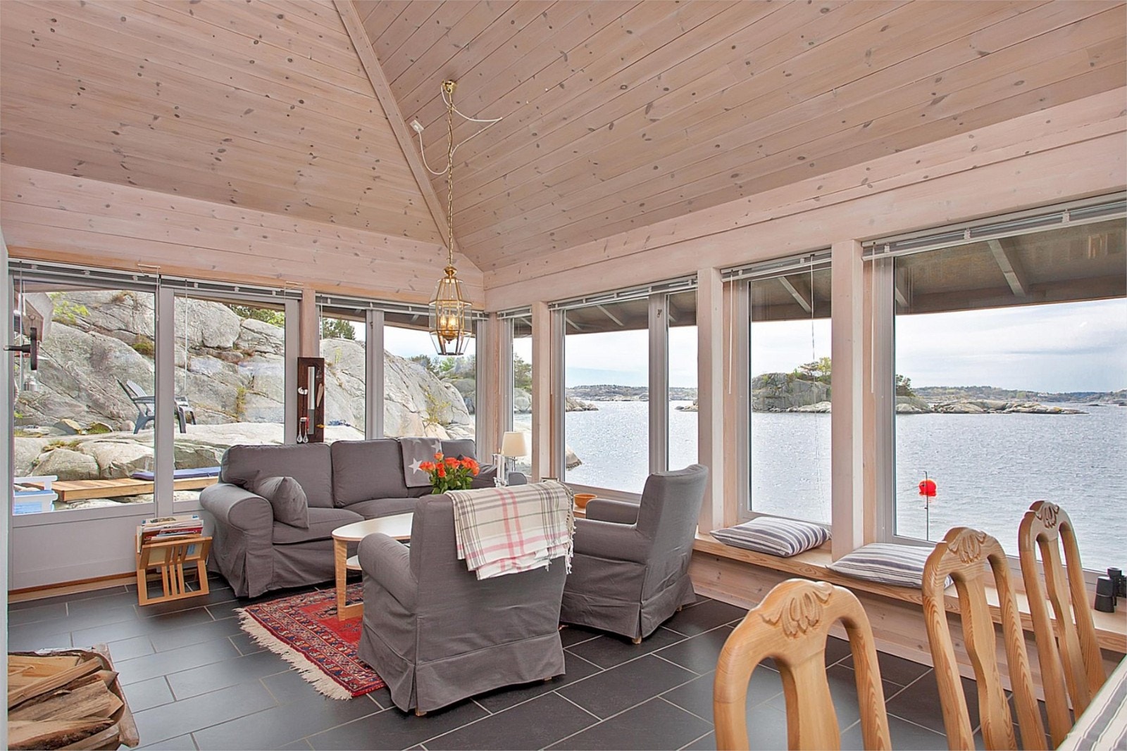 Fra stuen med store vinduer med vid utsikt Galleribilde