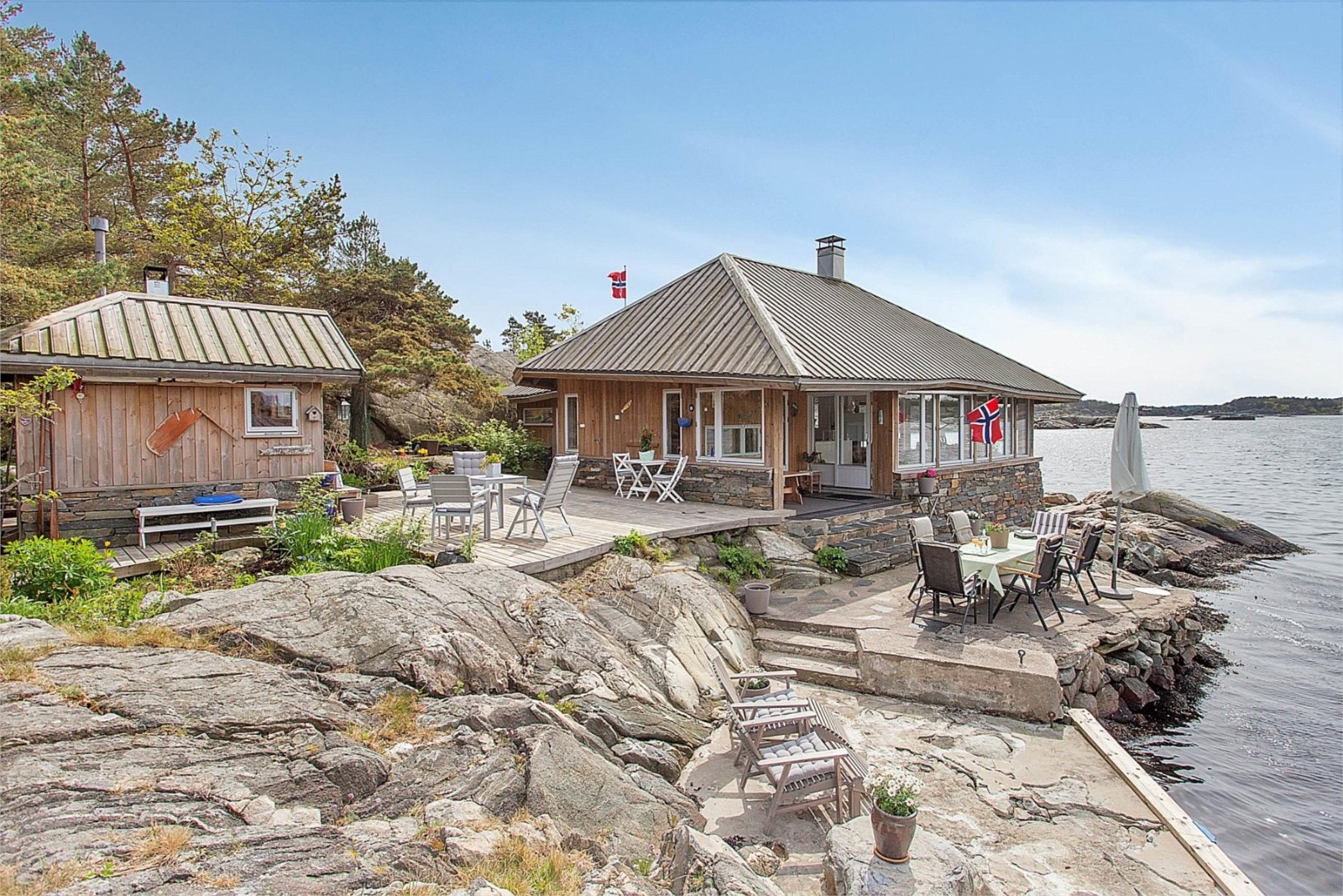 Flott fritidseiendom helt i vannkanten Galleribilde
