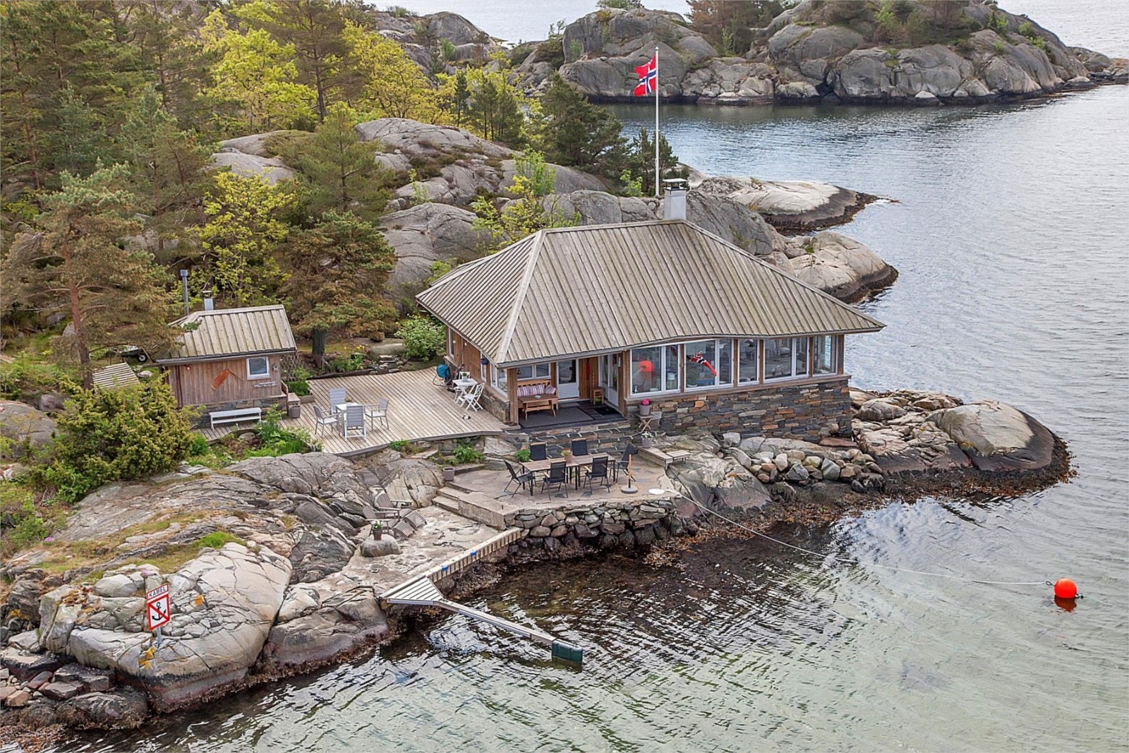 Hytten og strandsonen Galleribilde