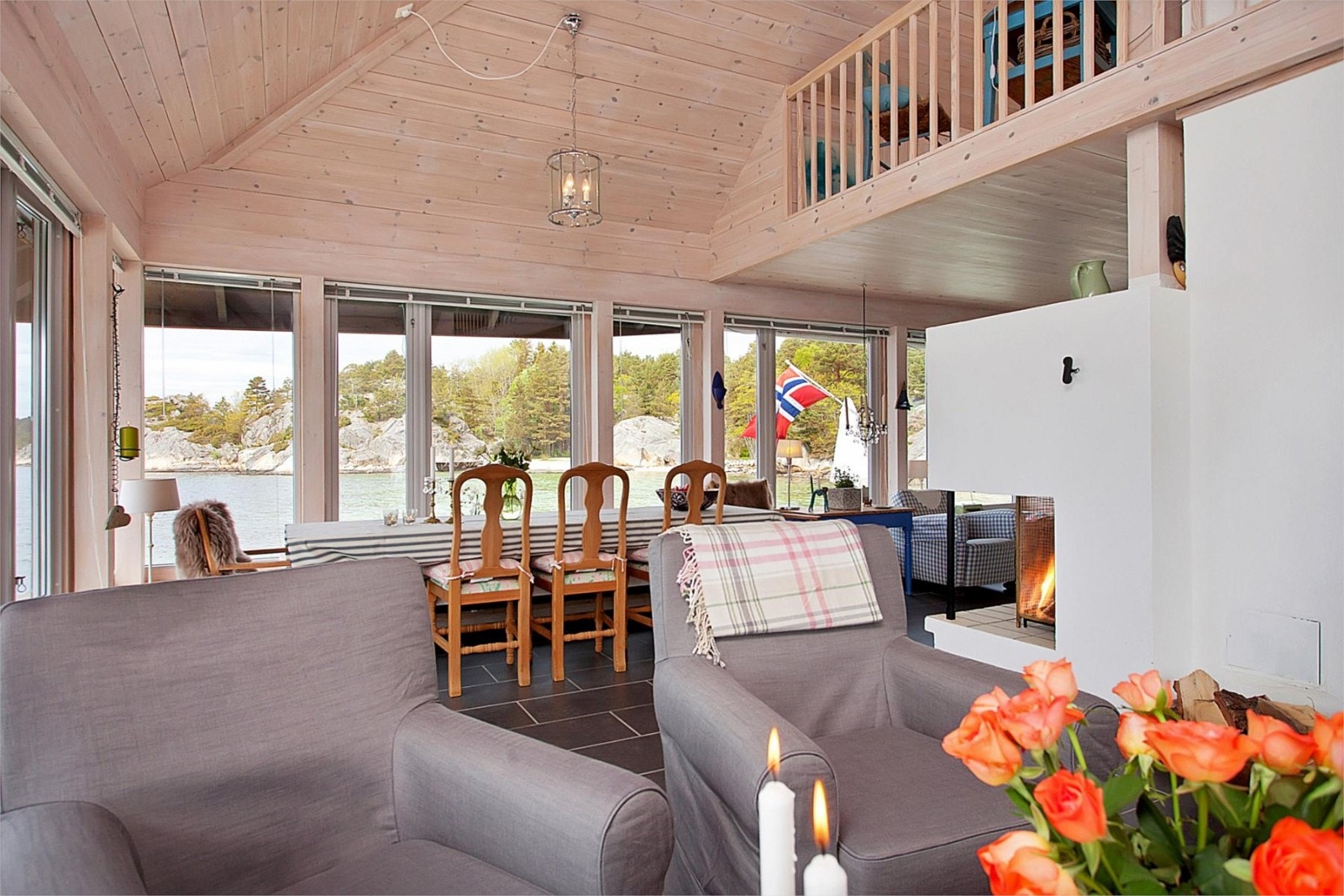 Fra stuen hvor man har åpen himling Galleribilde