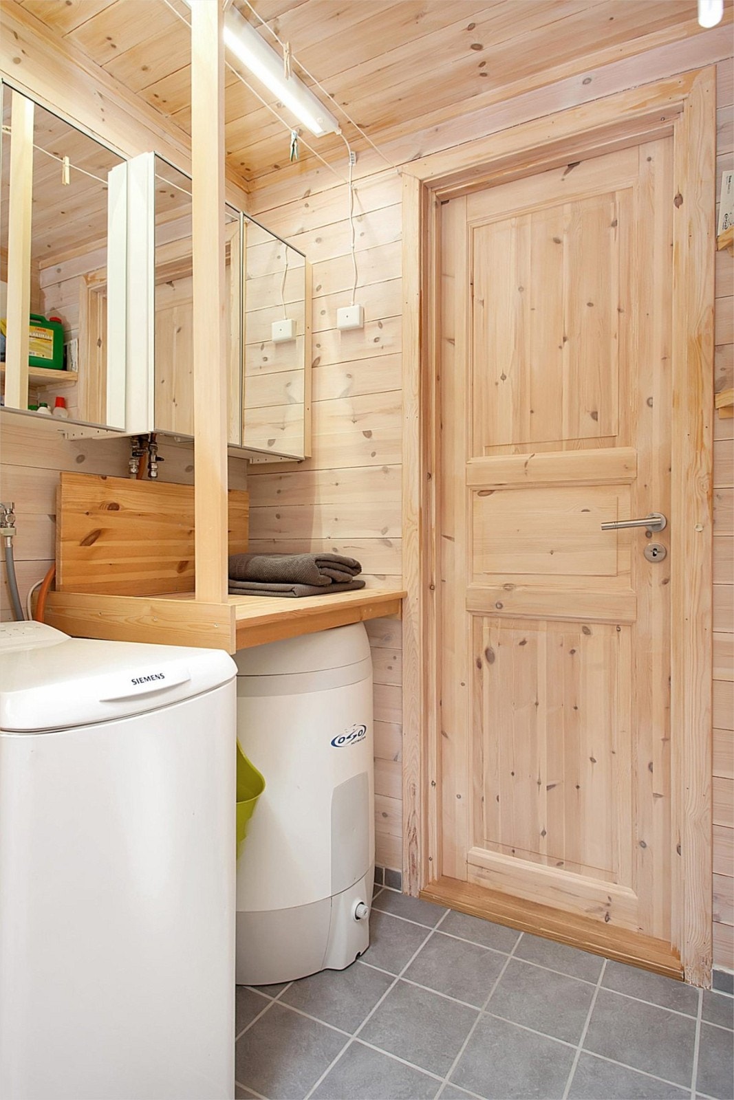 Fra dusjbadet og vaskerommet Galleribilde