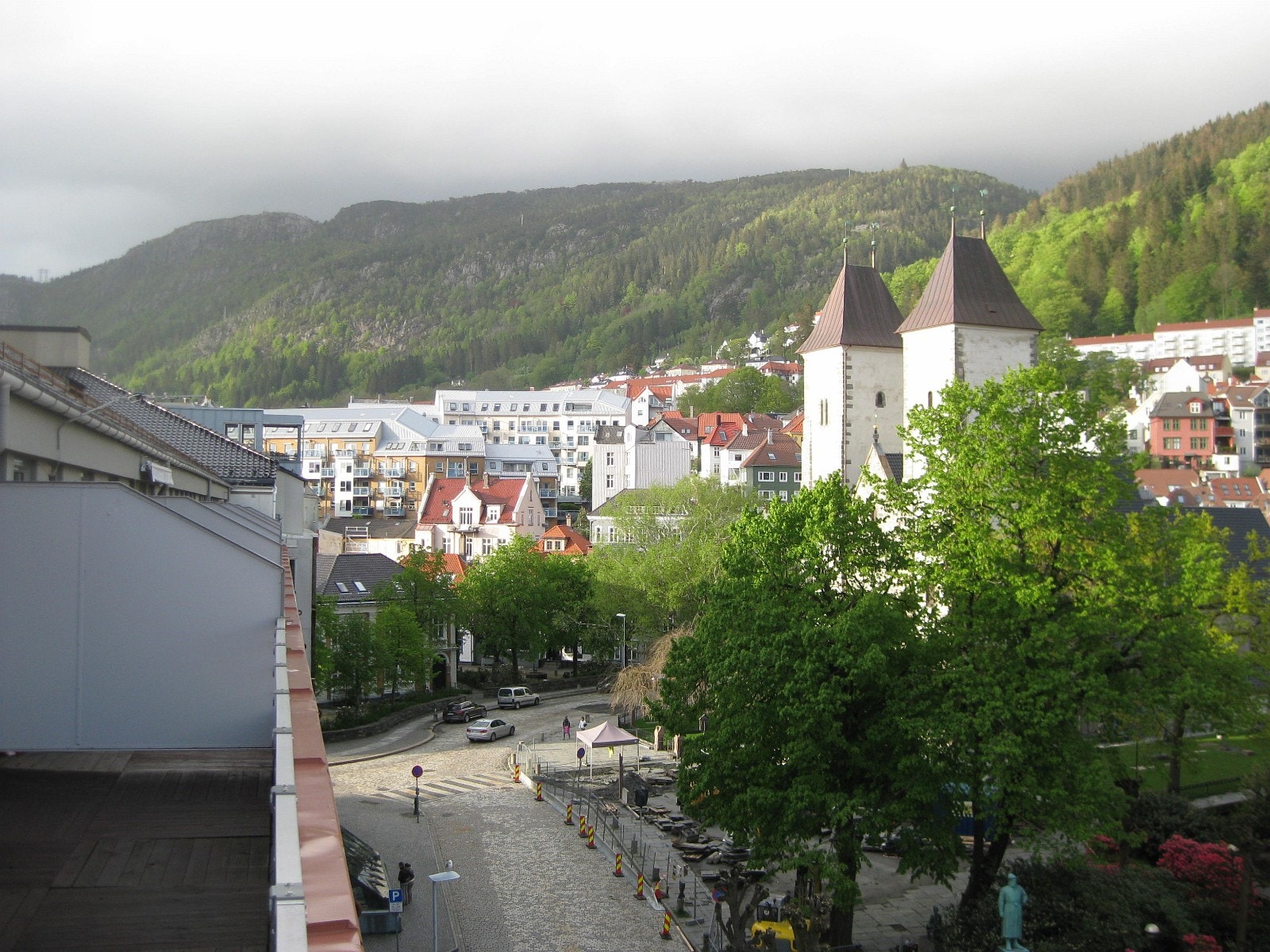 Utsikt mot Maria-kirken og Sandviksfjellet Galleribilde