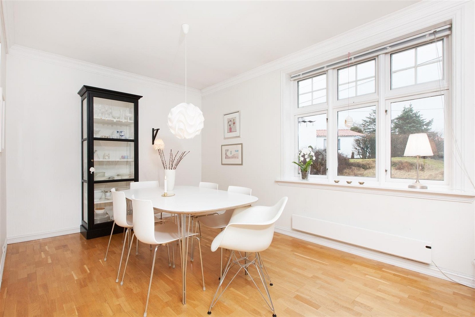 Spisestuen. Galleribilde