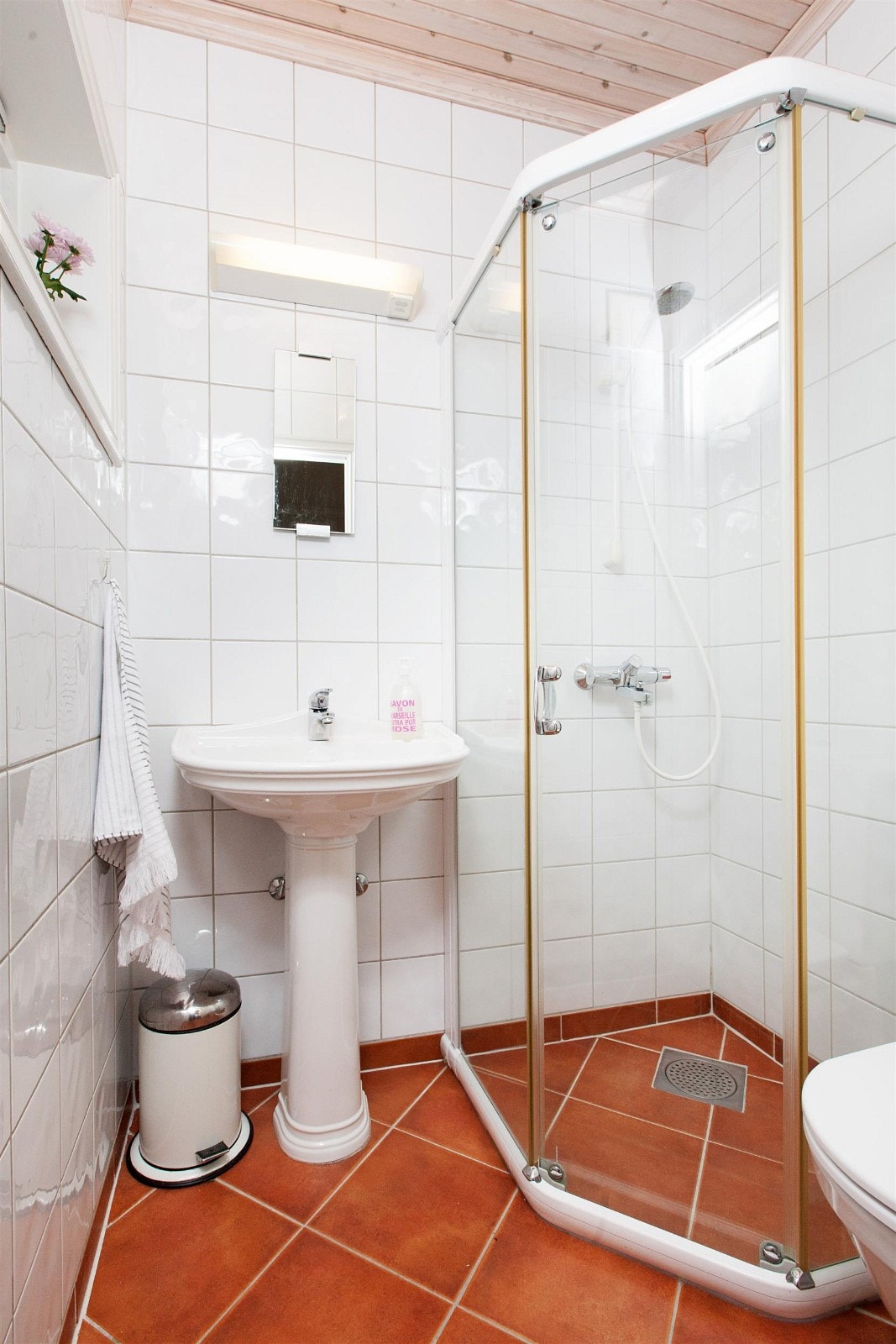 Flislagt bad i 1. etasje Galleribilde