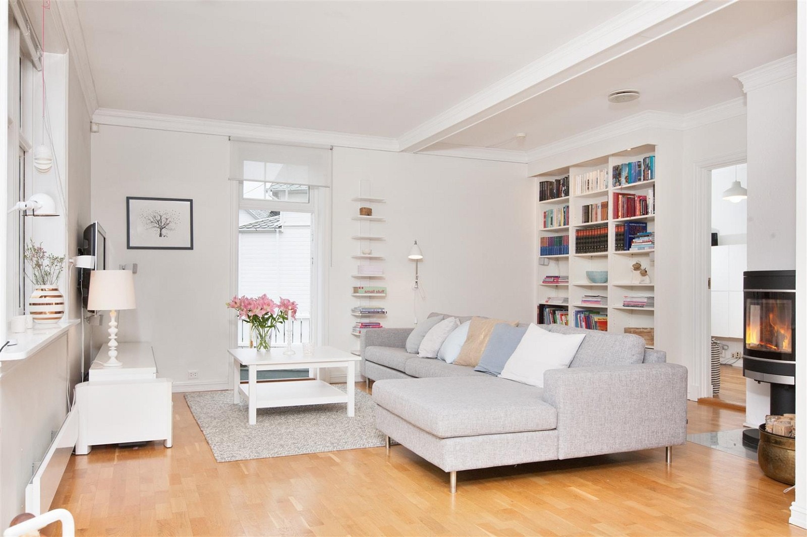 Peisovn i stuen gir god varme og mye hygge. Galleribilde