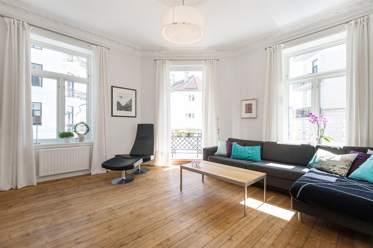 Stuen med utgang til balkong Galleribilde