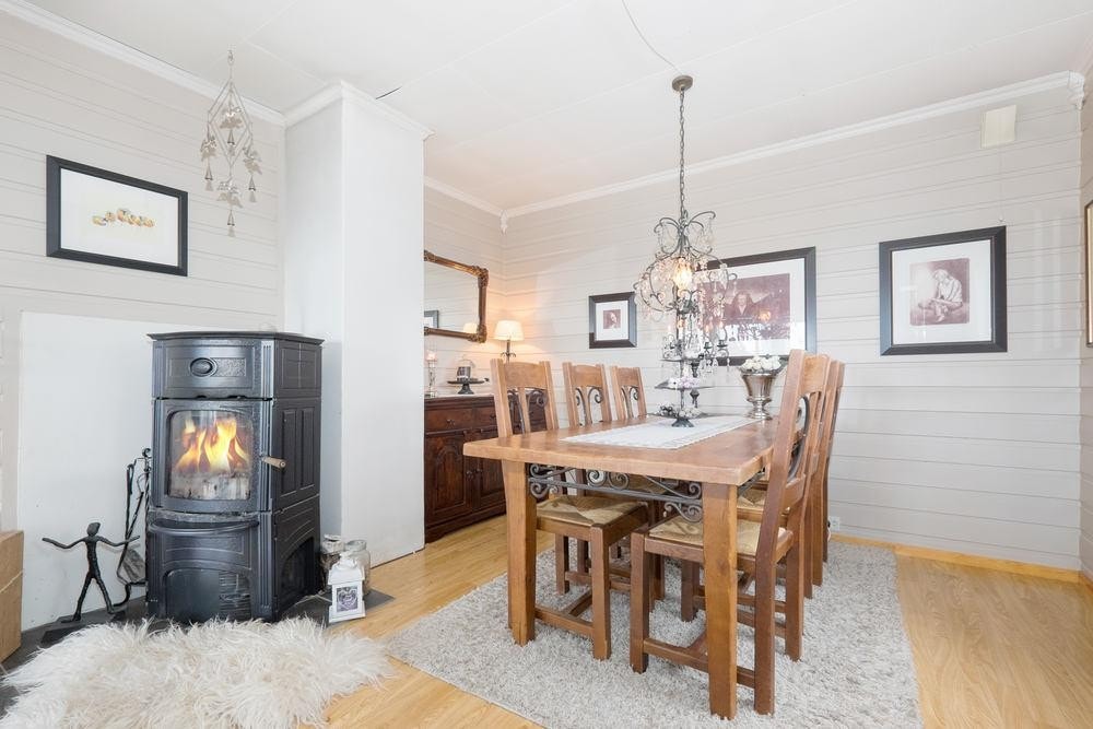 God plass til spisegruppe i tilknytning til stue Galleribilde