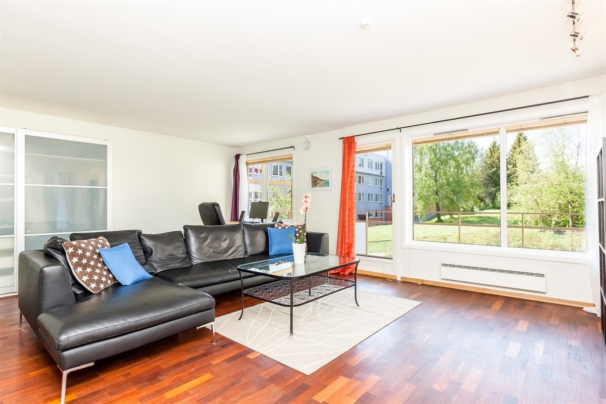 Velkommen til Hovseterveien 98. Presentert av Ina Sartz, Obos eiendomsmeglere Galleribilde