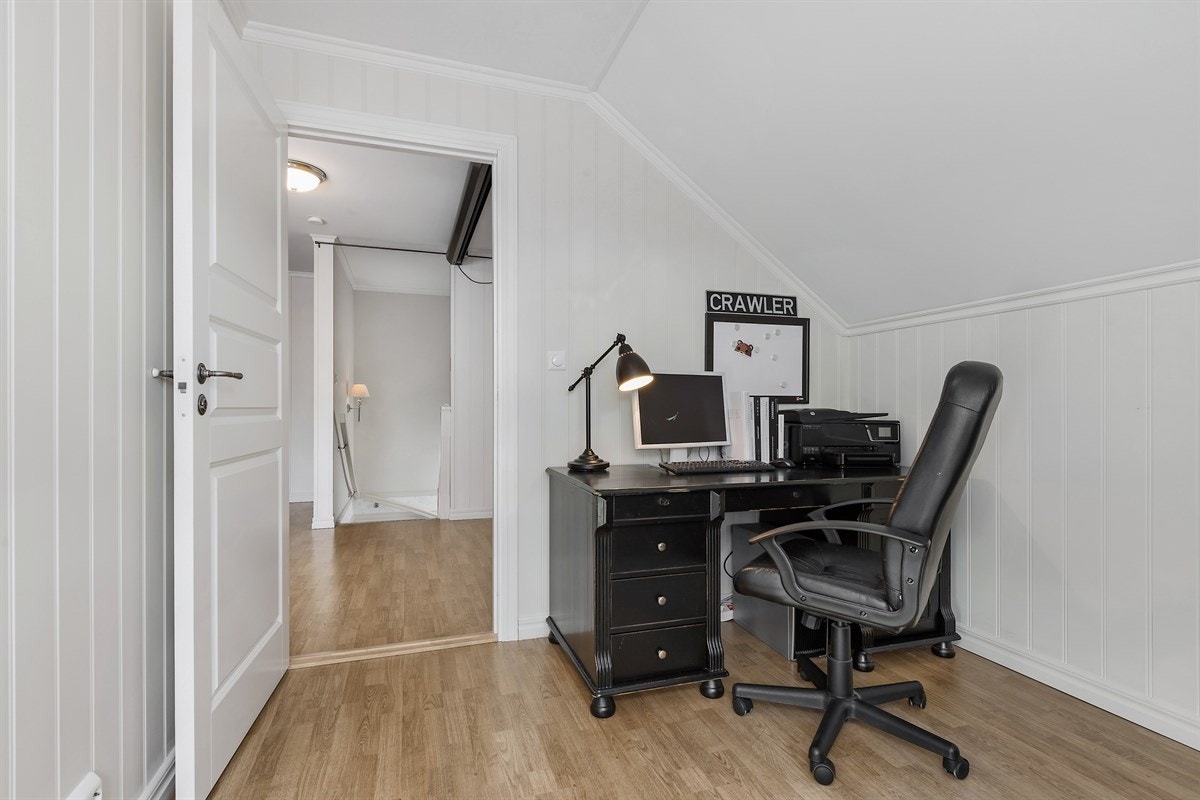 Tomannsboligen har fire gode soverom, hvorav to har tilhørende garderobeløsning. Galleribilde