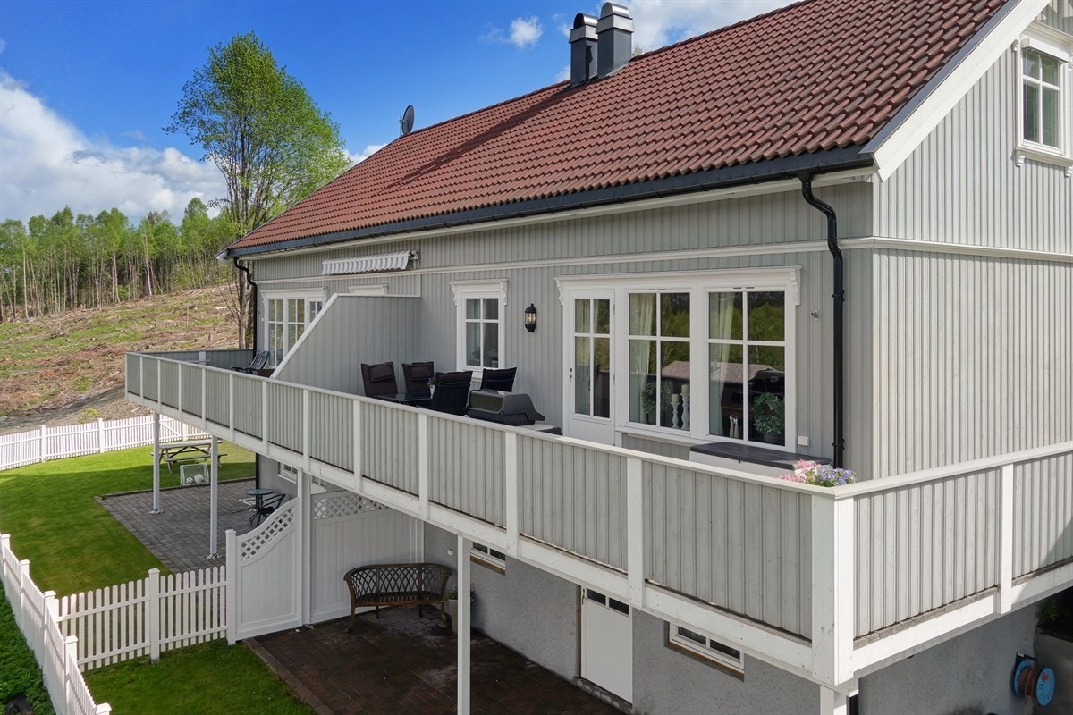 Vinkelterrasse. Galleribilde