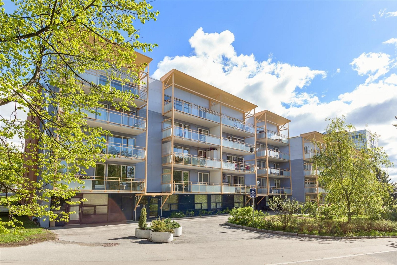 Idyllisk og grønt beliggende Galleribilde