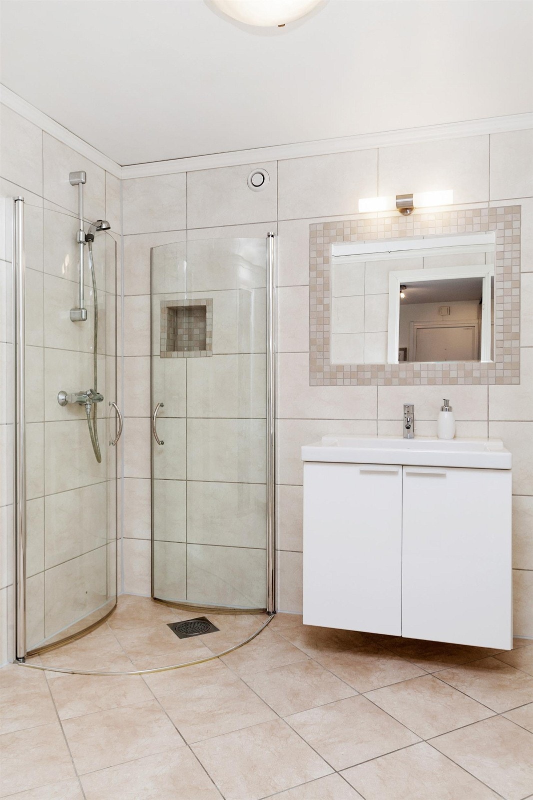 Pent og romslig bad Galleribilde