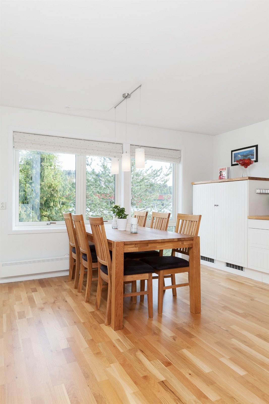 Kjøkken fra 2008 med spiseplass Galleribilde