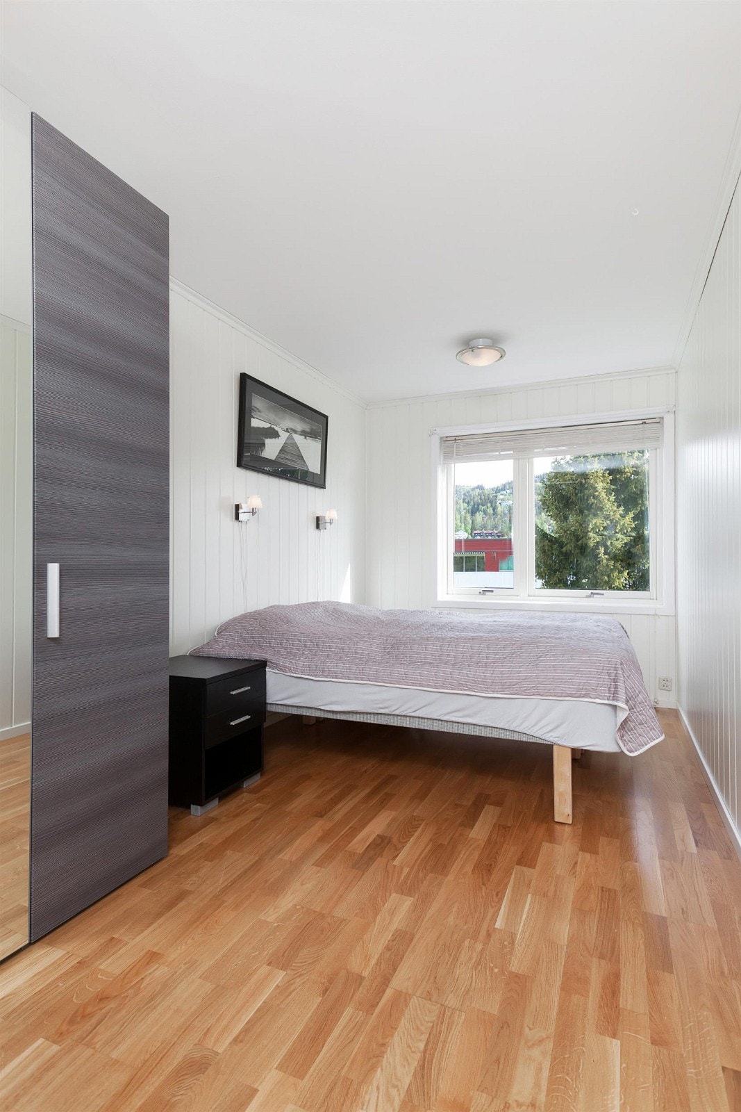 Soverom 1 med plass til garderobeskap Galleribilde