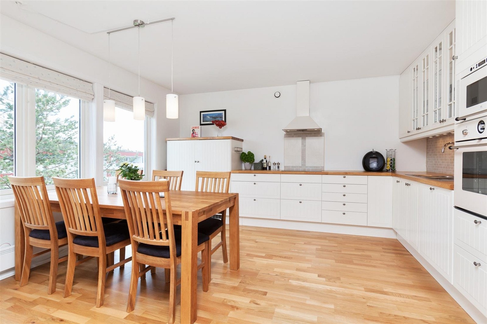 Lekkert og romslig kjøkken fra 2008 Galleribilde