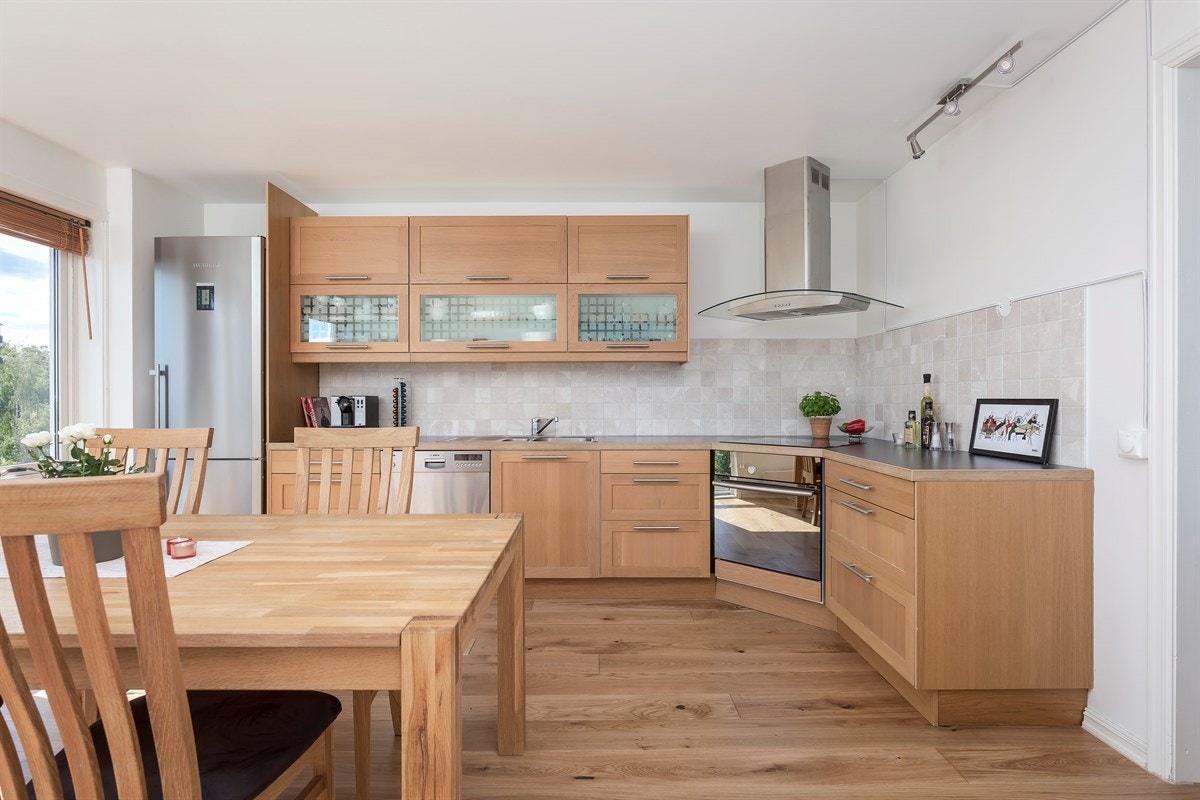 Kjøkken med spiseplass Galleribilde