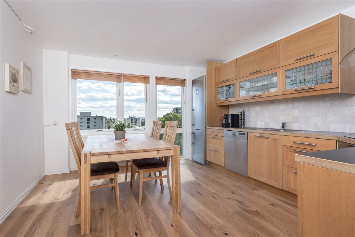 Kjøkken med spiseplass Galleribilde