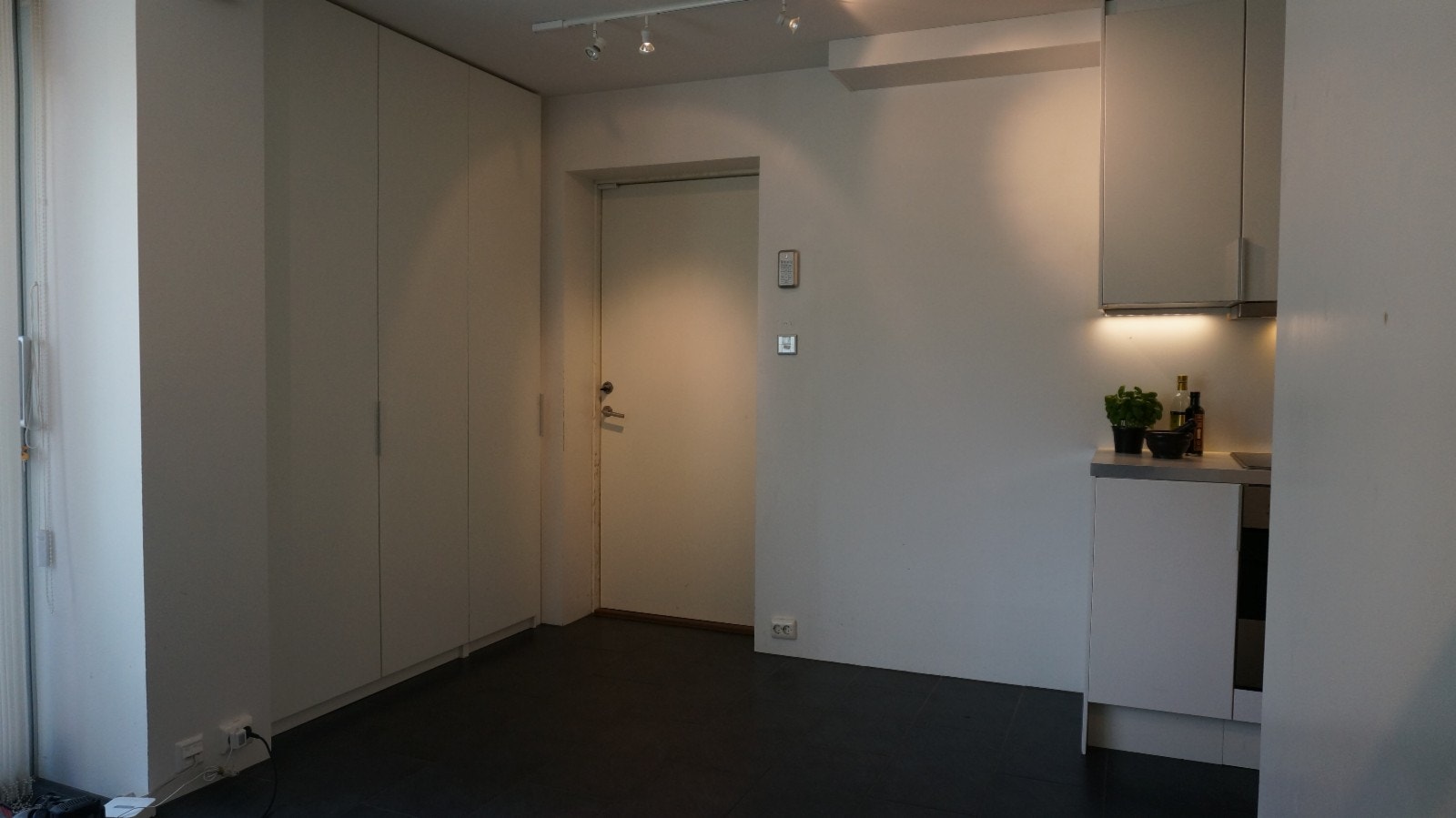 Inngang med garderobeskap Galleribilde