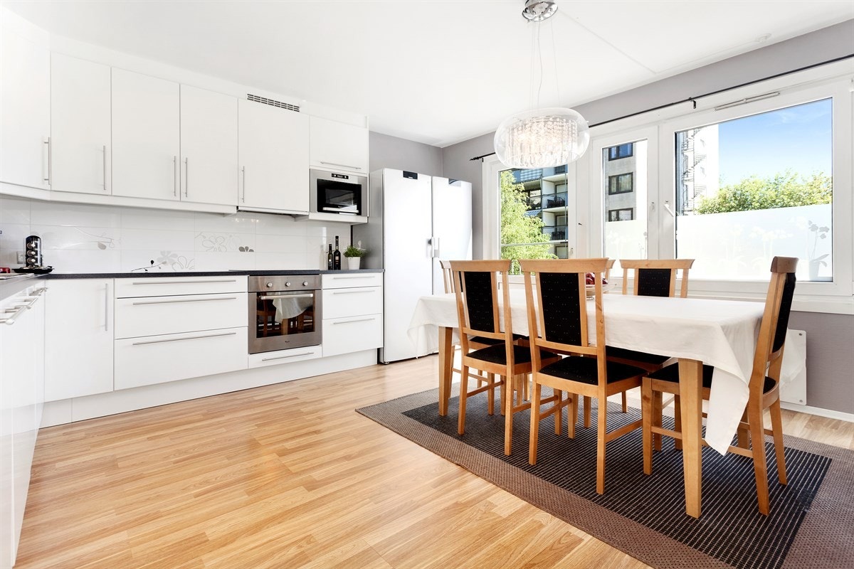 Fransk balkong med morgensol Galleribilde