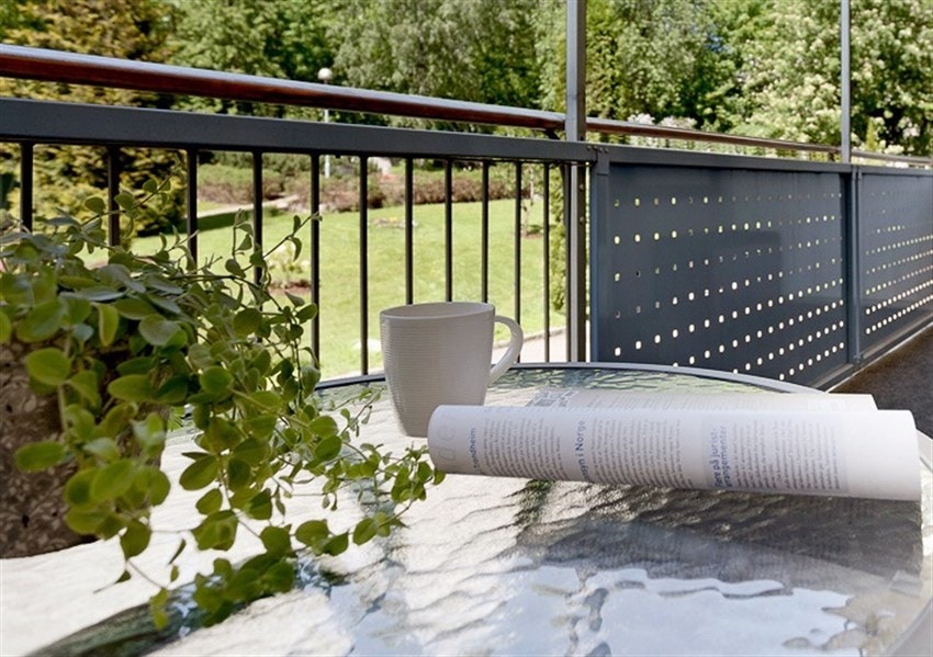 Lys og tiltalende 3-roms andelsleilighet beliggende i første etasje, i et usjenert og rolig område, med marka, barnehager og skoler like i nærheten Galleribilde