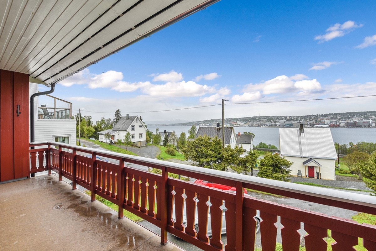 Altan med flott utsikt. Galleribilde