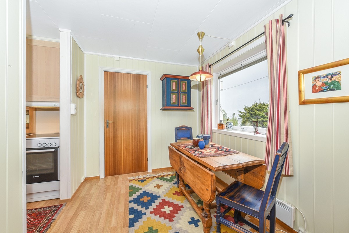 Spisestue utleiedel. Galleribilde