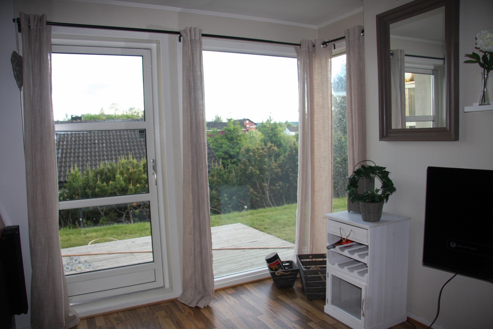 Utgang til terrasse/hage. Galleribilde