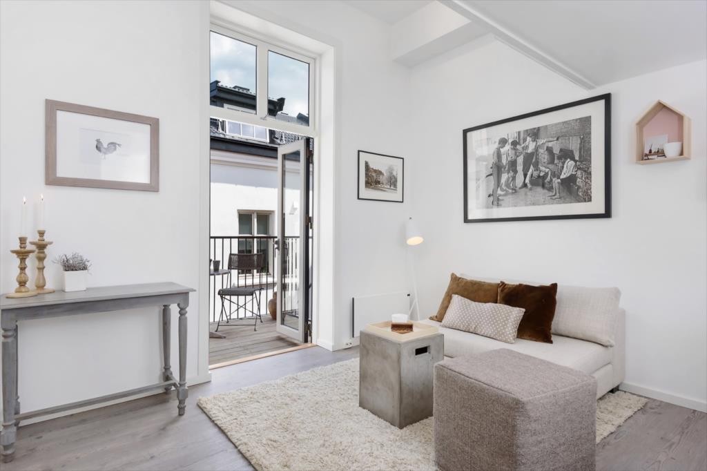 Lys og meget pen 2-roms Galleribilde