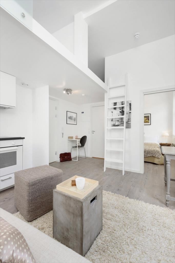 Lys og luftig stue med lagringshems og god takhøyde Galleribilde