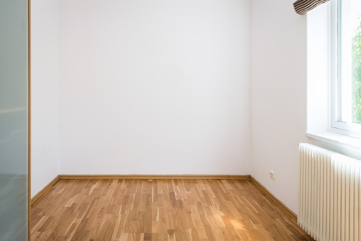 Soverommet har plass til en dobbeltseng. Fyring med radiatorer er inkludert i fellesutgiftene. Galleribilde