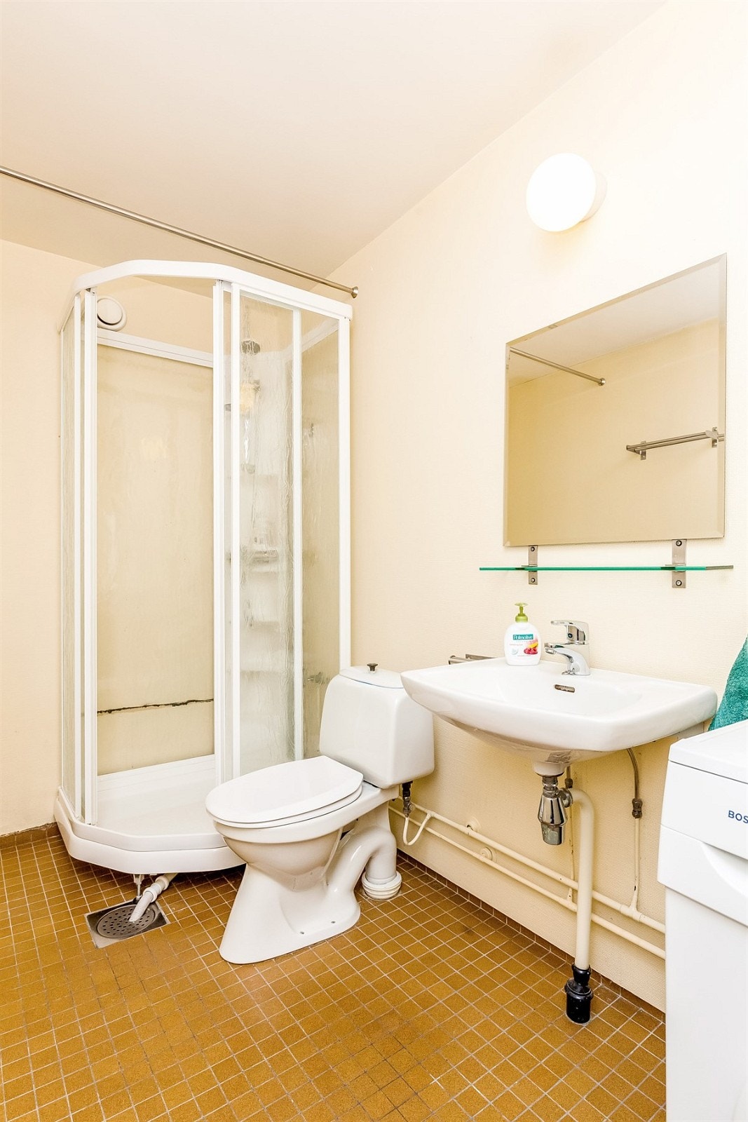 Bad/wc/vaskerom med dusjløsning. Galleribilde