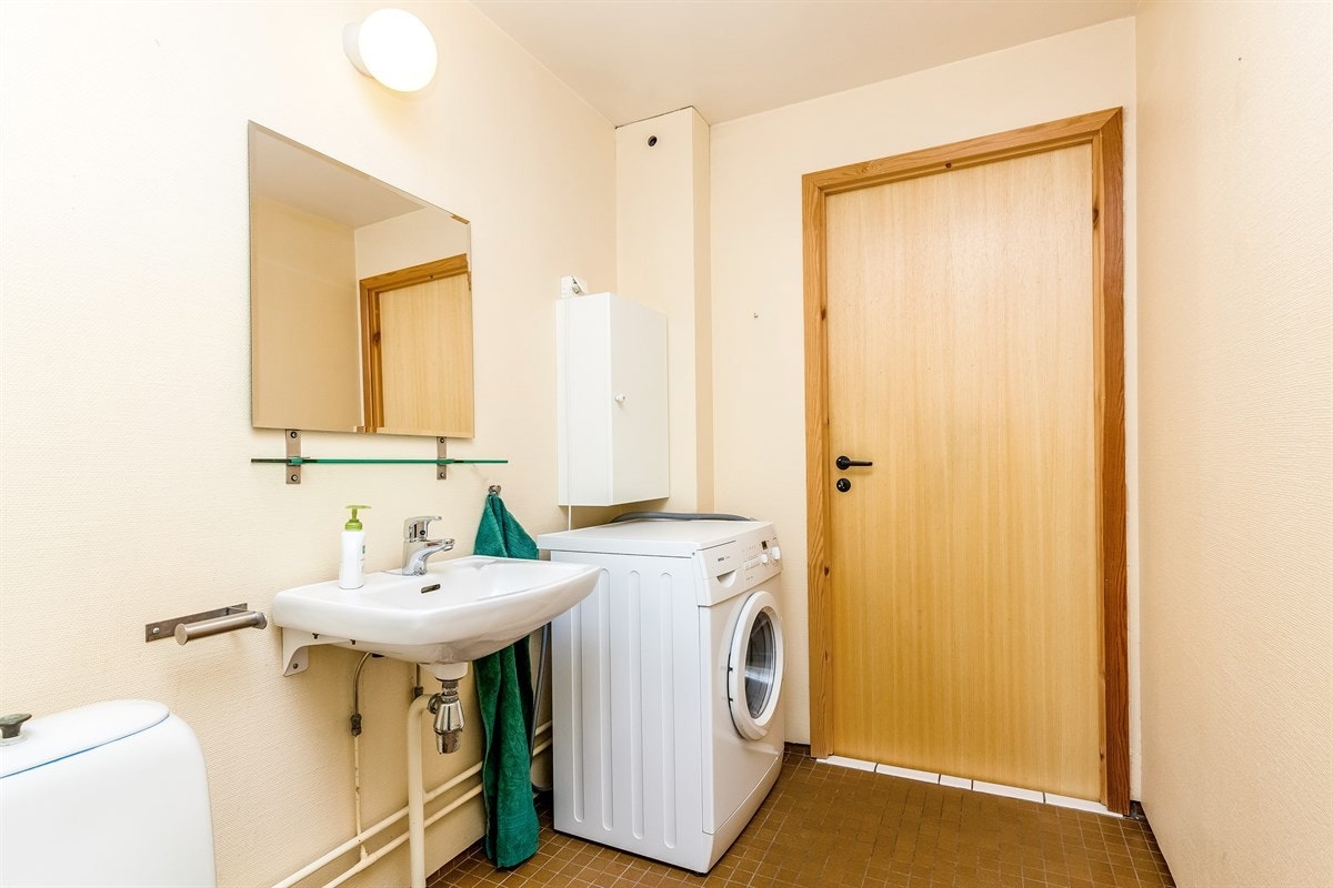 Romslig bad/wc/vaskerom Galleribilde