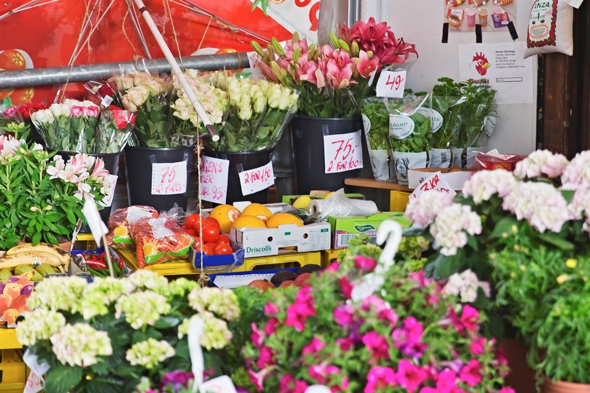 Idyllisk med søndagsåpen Ahmed Saaliti frukt og tobakk i borettslaget. Galleribilde
